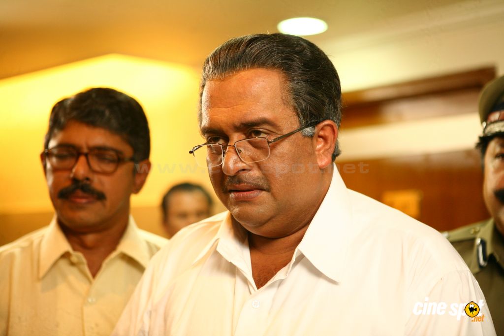 Posted by vikky at 3:06 AM